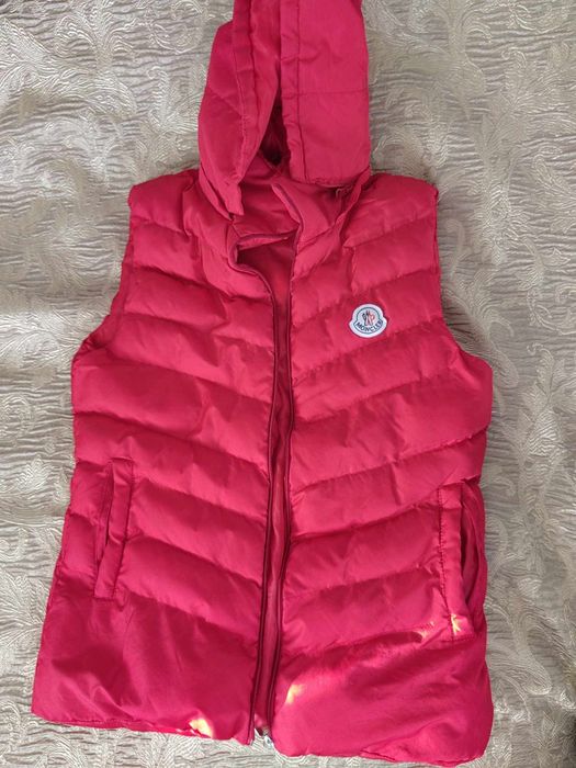 Почти неносен капитониран елек MONCLER