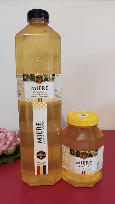 Miere de albine din stupină proprie.