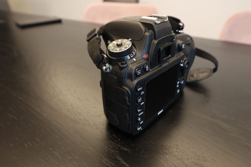 Nikon D610 – перфектно състояние, пълен комплект