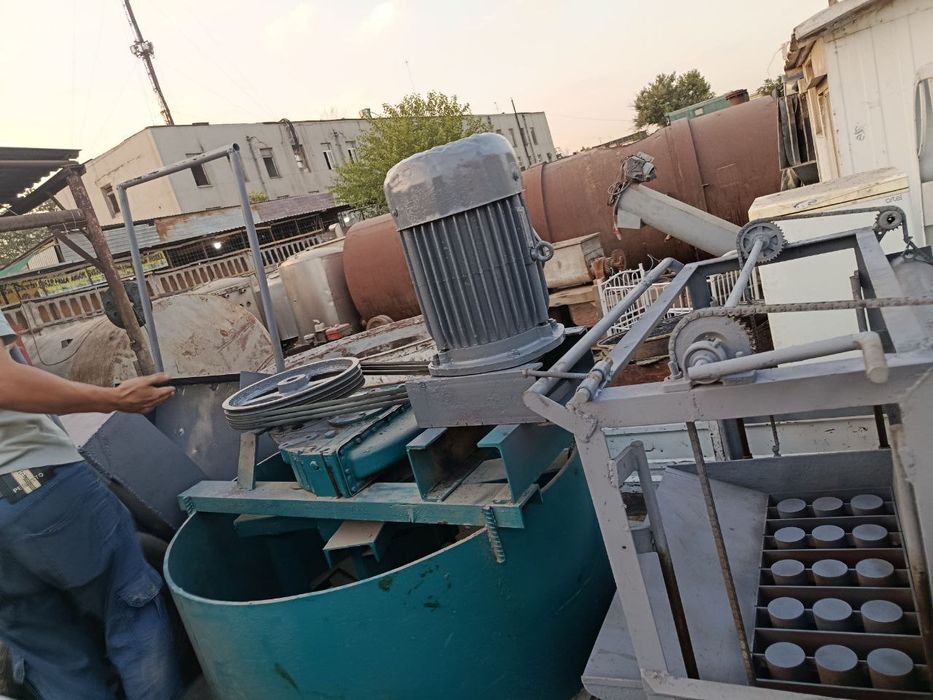 Шлакаблок аппарати сотилади арзон нархда