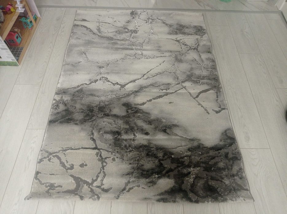 Чисто нов килим Новел