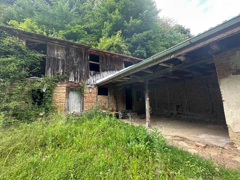 Къща/Вила в кв. Зеленика, с. Бели Осъм, гр. Троян