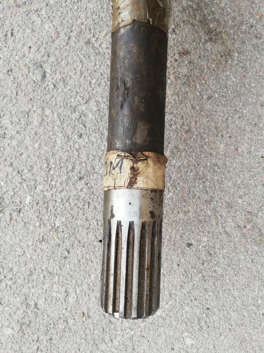 Продавам полуоска предна къса и дълга за зил 131