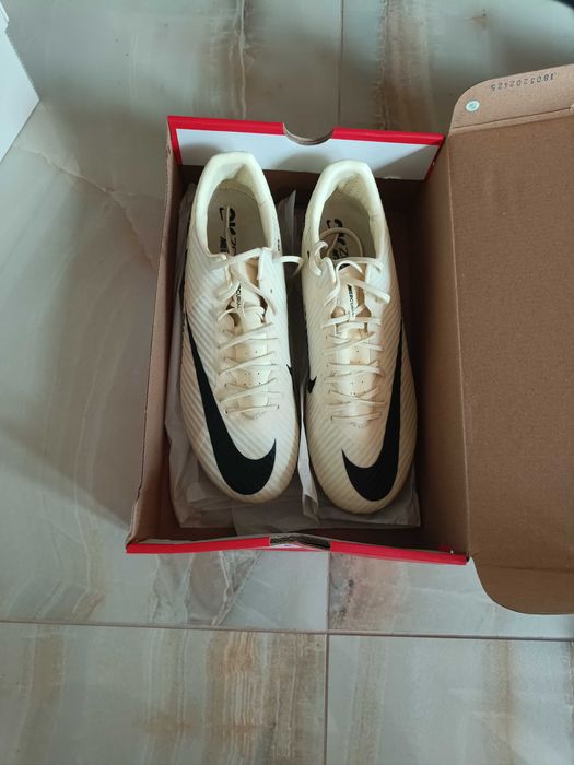 Футболни бутонки Nike