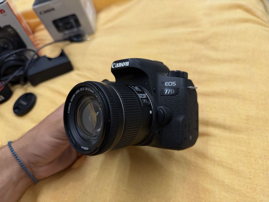 Canon  77D със 18-55mm/f4-5.6 IS STM и 50mm/f1.8 STM