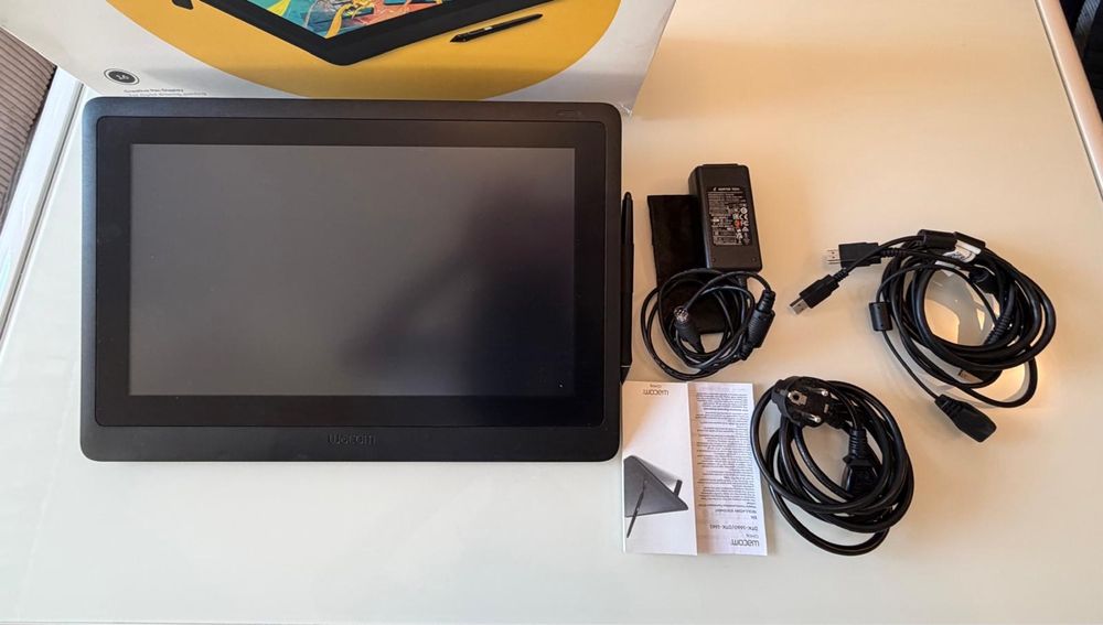 Нов Графичен таблет Wacom Cintiq 16 Дисплеят е 15.6” с Full HD резолюция 1920 × 1080 px и 72% NTSC цветово покритие