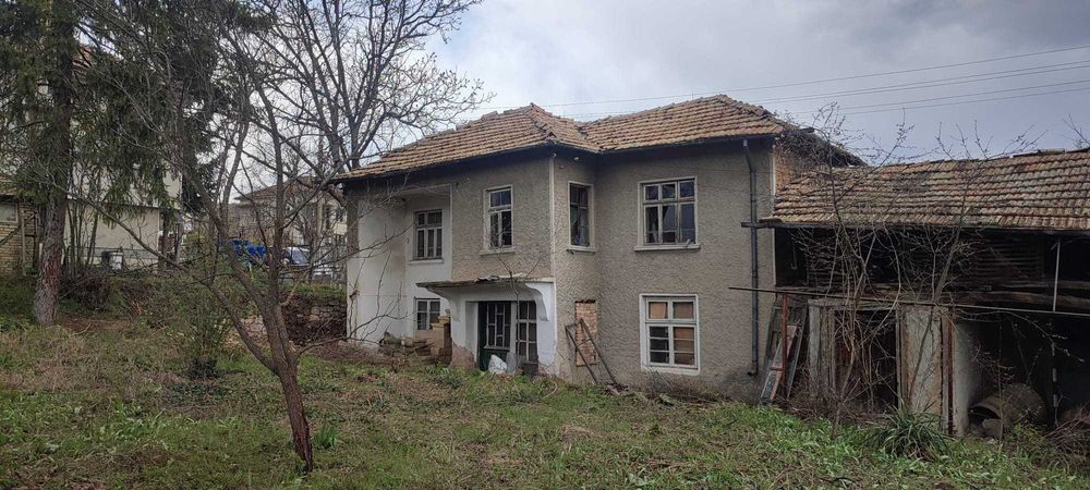 Продава се УПИ в гр. Опака