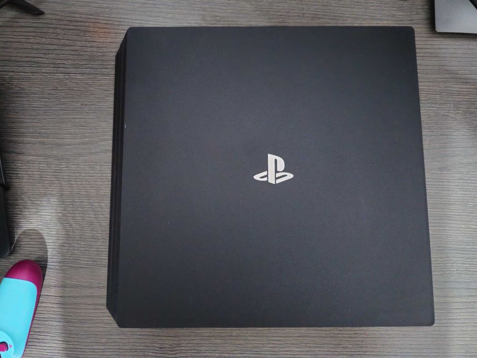 PlayStation 4 pro 1TB + 1бр. джойстик