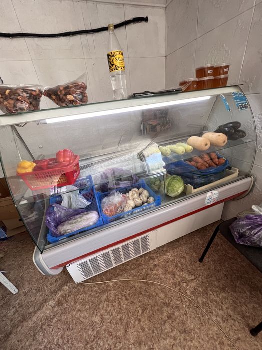 продам витринный холодильник