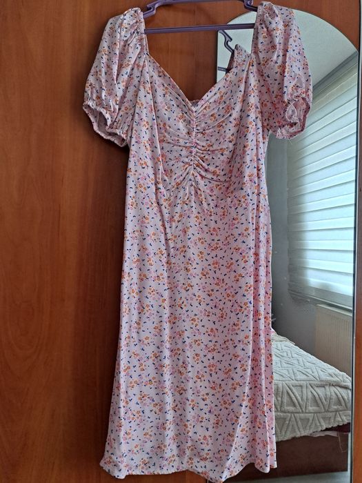 Розова лятна рокля