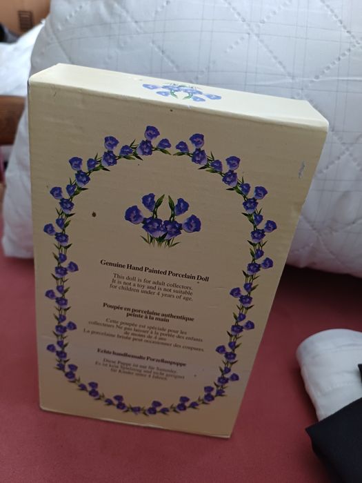 Papusa portelan noua