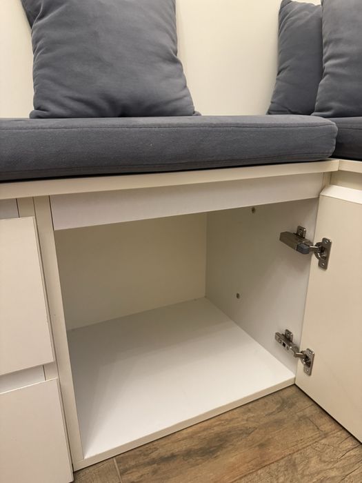 Colțar, masă și 4 scaune pliabile