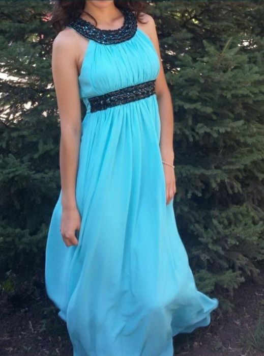 Продам    куртки и платья