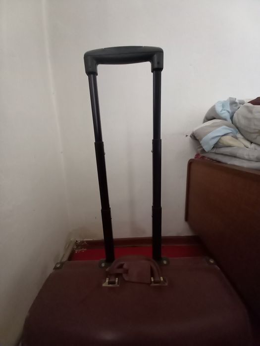 Продам чемодан на колёсах