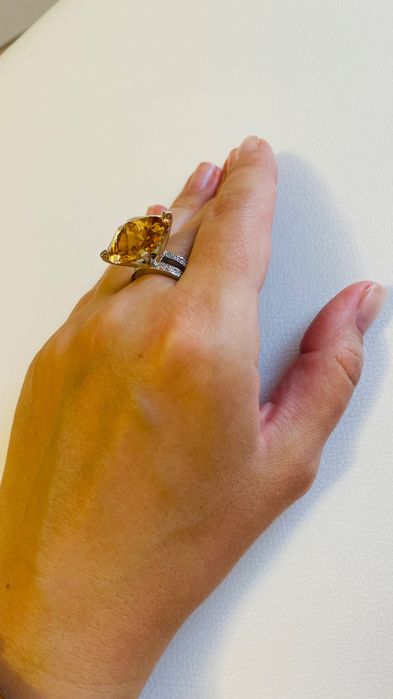 Серебрянное кольцо с крупным камнем