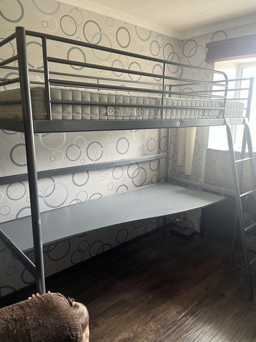 Кровать + матрас + стол Ikea