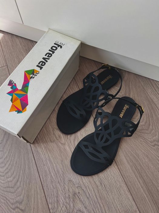 Новые сандалии 39 размер