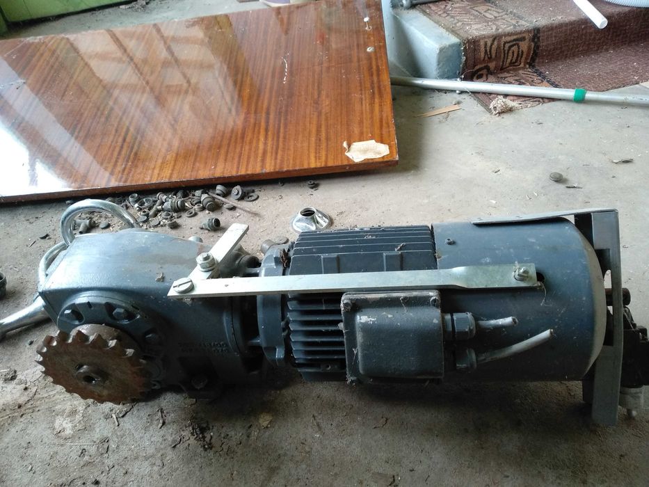 трифазен електромотор с редуктор