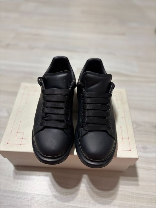 Vand adidasi Alexander McQueen!