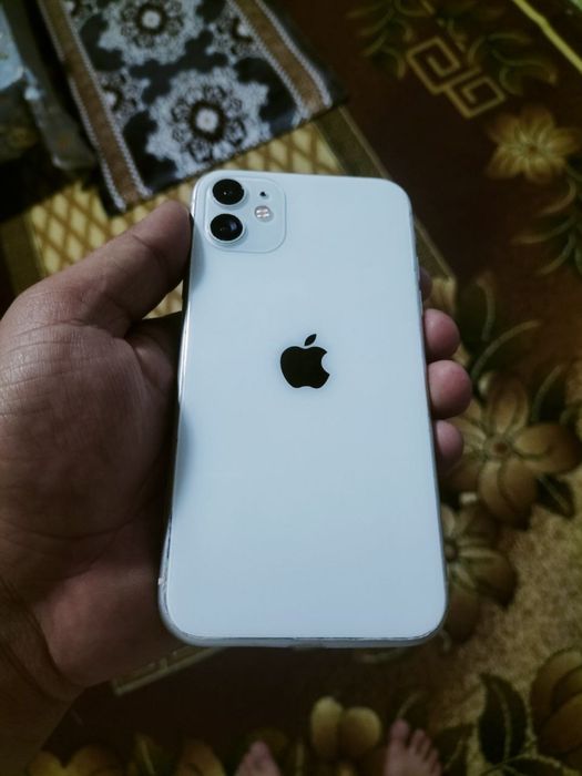 Iphone 11  sotiladi