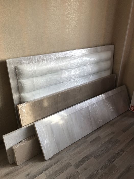 продам двухспальную кровать без матраса