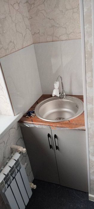 Куйлук 1Продается 1 комнат. 2 этаж. 4 этаж. Кирпичного дом  Общежития