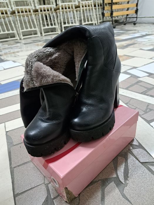 Продаю сапожка кожа
