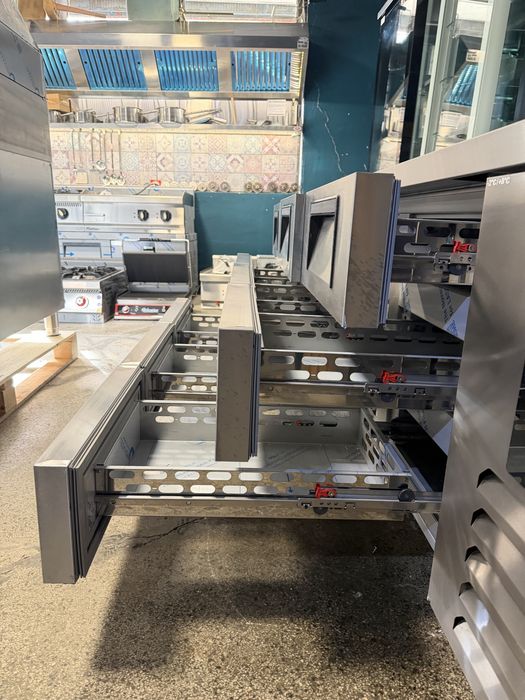 Хладилна маса  с 6 чекмеджета