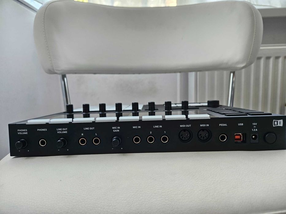 Native Instruments Maschine MK3 cu Decksaver