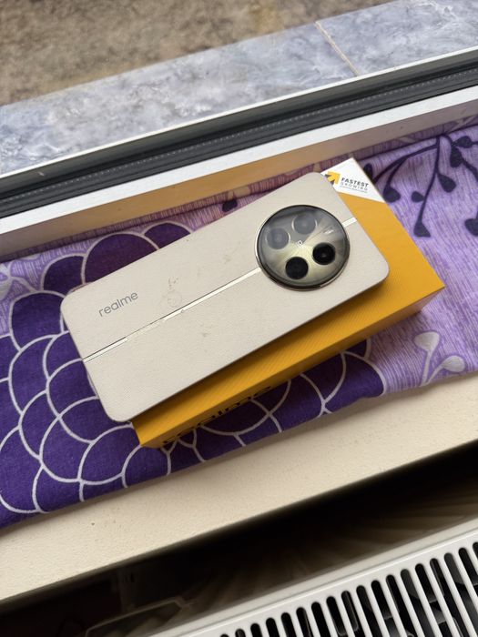 Realme 12 + plus ecran fisurat