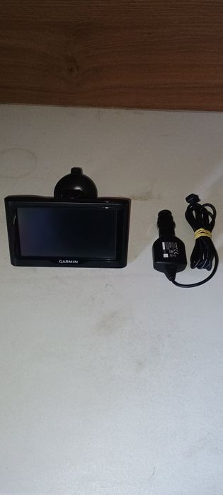 Vând Gps Garmin + incarcator