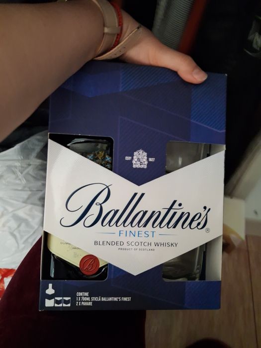 Balantines cu pahare