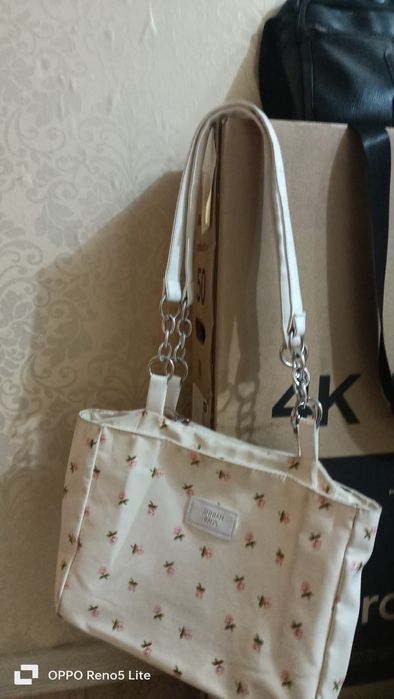 Продам белую сумочку
