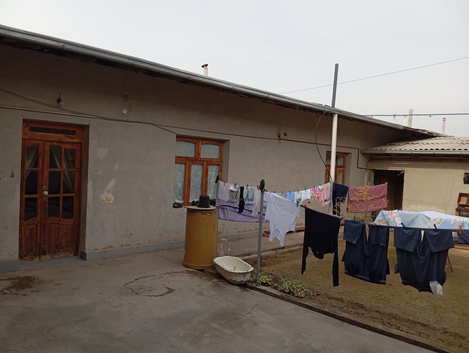 Uy sotiladi 3.7 sotix 7 ta xona