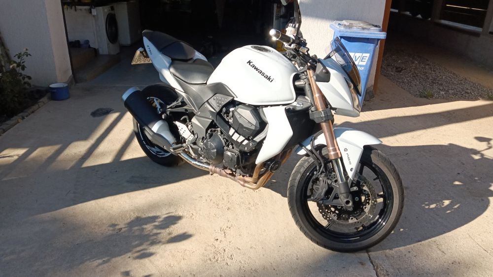 Vând Kawasaki ZR750L