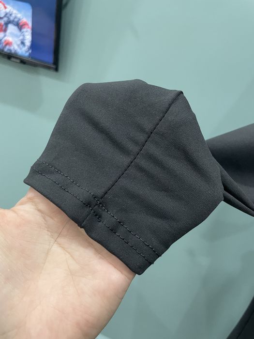 Прогулочный костюм темно серого цвета