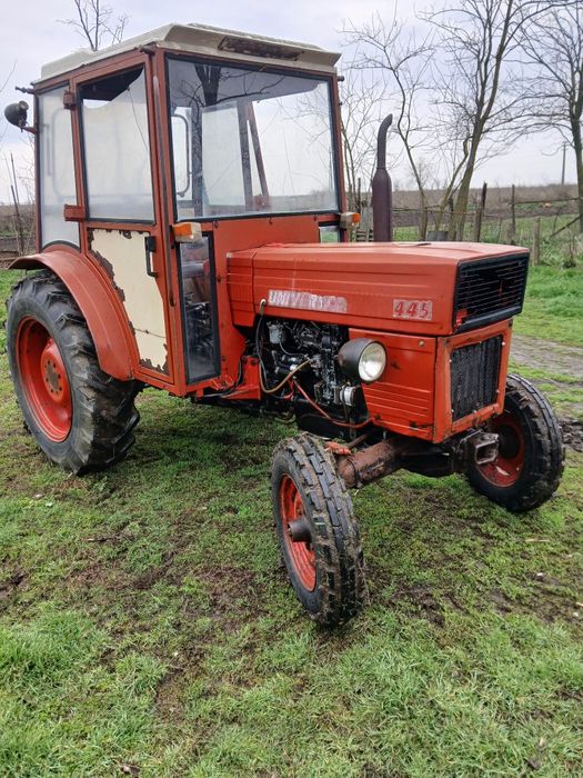 Vând tractor u445 anul 2002