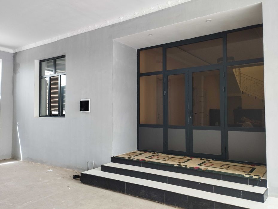 2 qavatli hovli sotiladi