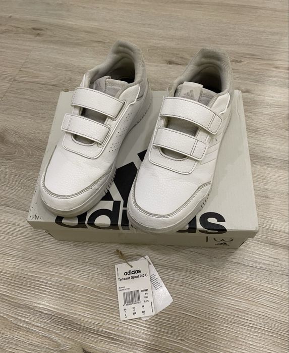 Adidas оригинал размер 35-36 кроссовки