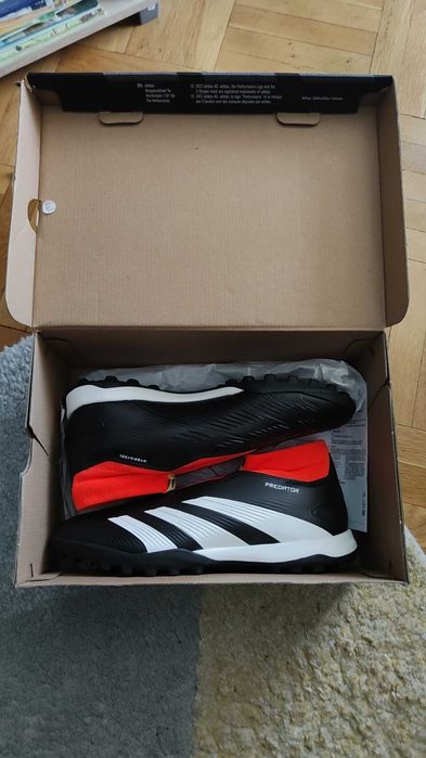 Продават се футболни обувки Adidas Predator - чисто нови (стоножки)