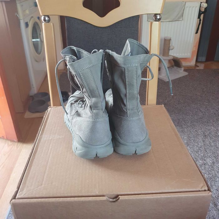 Încălțăminte militară Nike