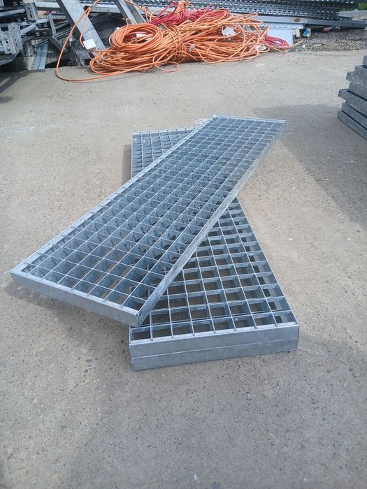 Trepte zincate galvanizate