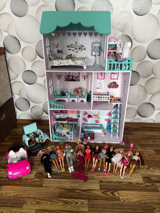 Домик для Барби, куклы Барби, мебель, одежда.
