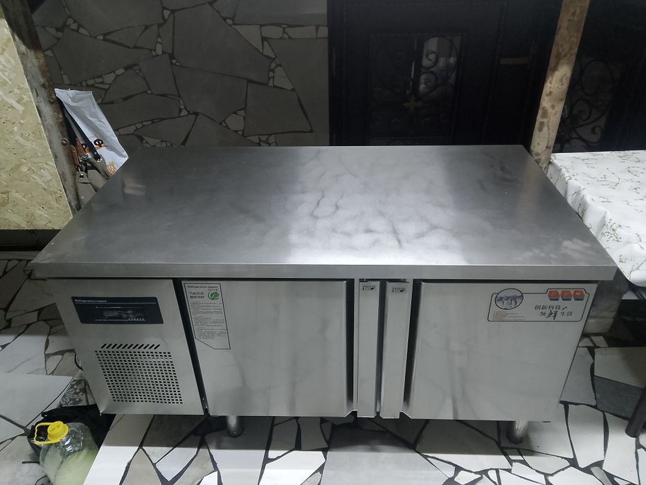 Продам для кухни технику пицца печь холодильник