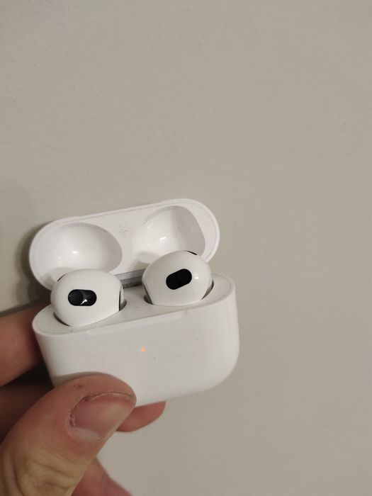 Продам Airpods 3