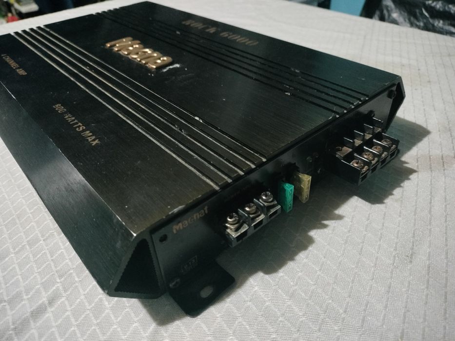 stație auto magnat 4 canale 800w