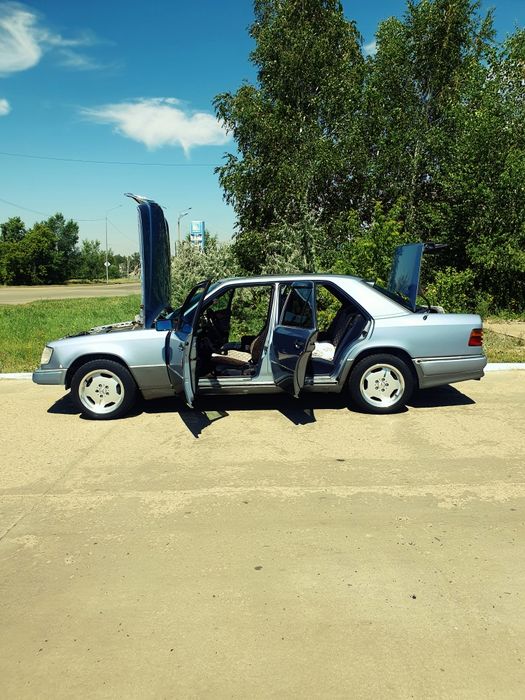 Продам мерс 124 е260