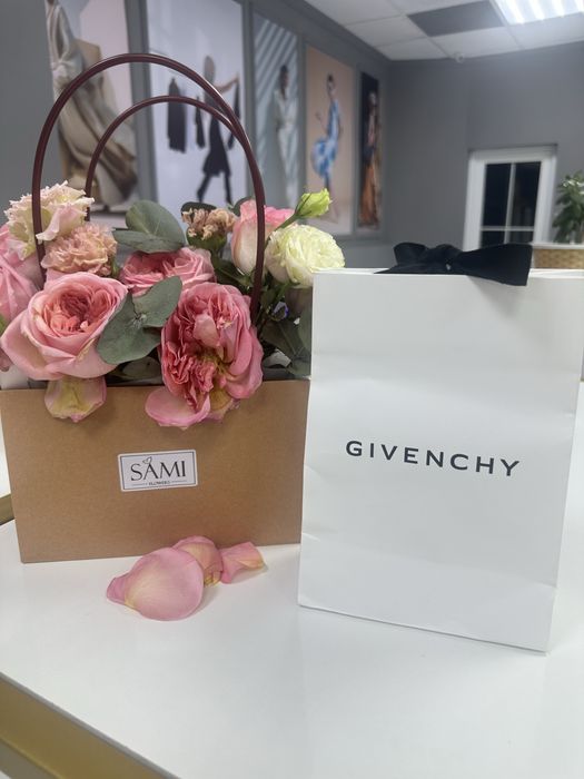 Продам новые духи Givenchy(новинка)