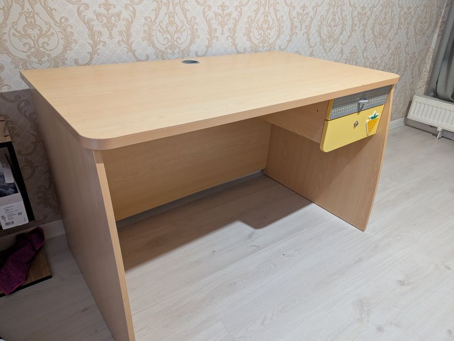 Стол письменный с тумбой