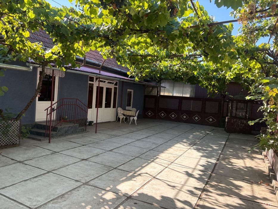 Casa de vânzare, teren 14 arii